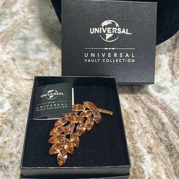 Universal Studios Costume Jewelry Collection. Classic Hollywood beauty. - Picture 3 of 5